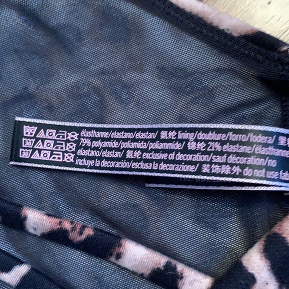 Victoria Secret sports bra—never worn - Picture 4 of 5